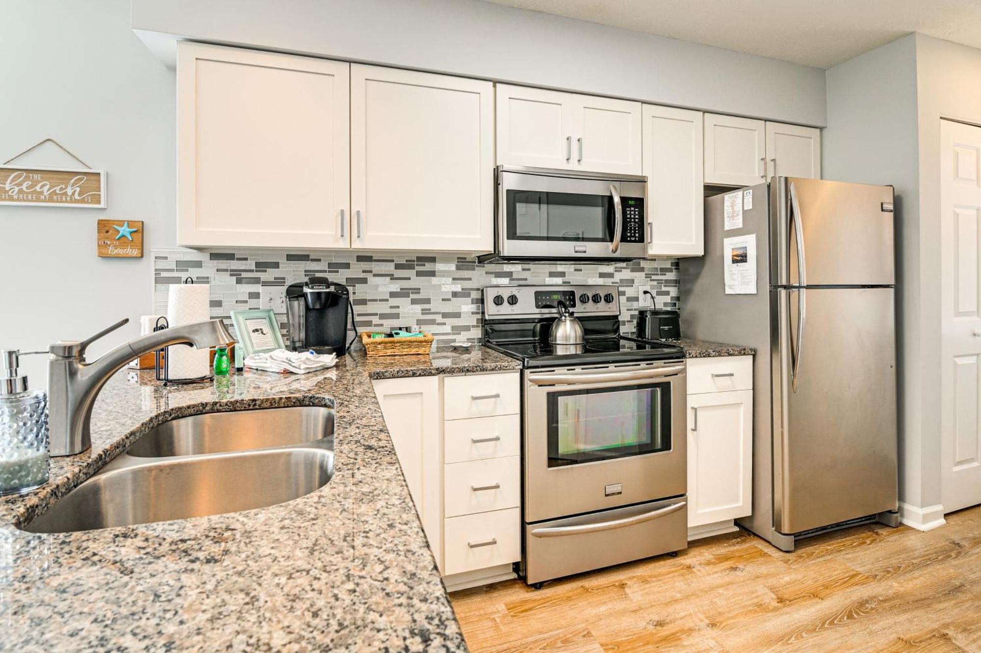 Chic Myrtle With Amenity Access Myrtle Beach