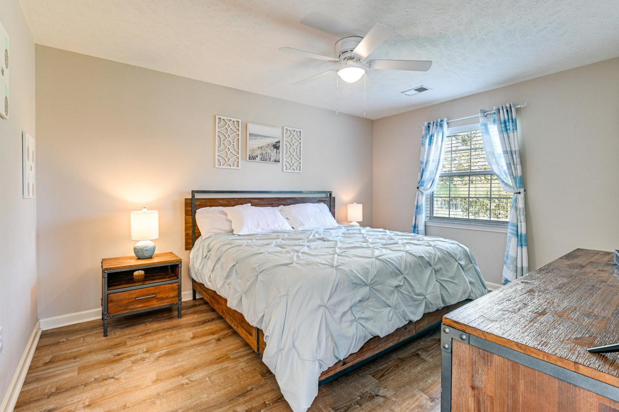 Chic Myrtle With Amenity Access Apartment