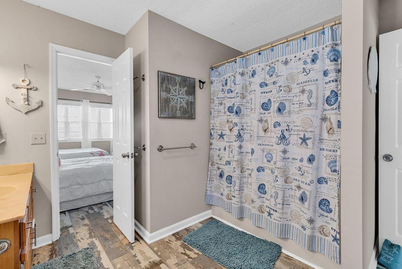 4722 Surf Street 3br 2 Full Bath Holiday home *