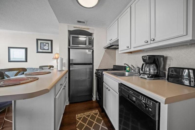 Beautiful Ocean View 1 Bedroom With Electric Fireplace-meridian 805 Myrtle Beach