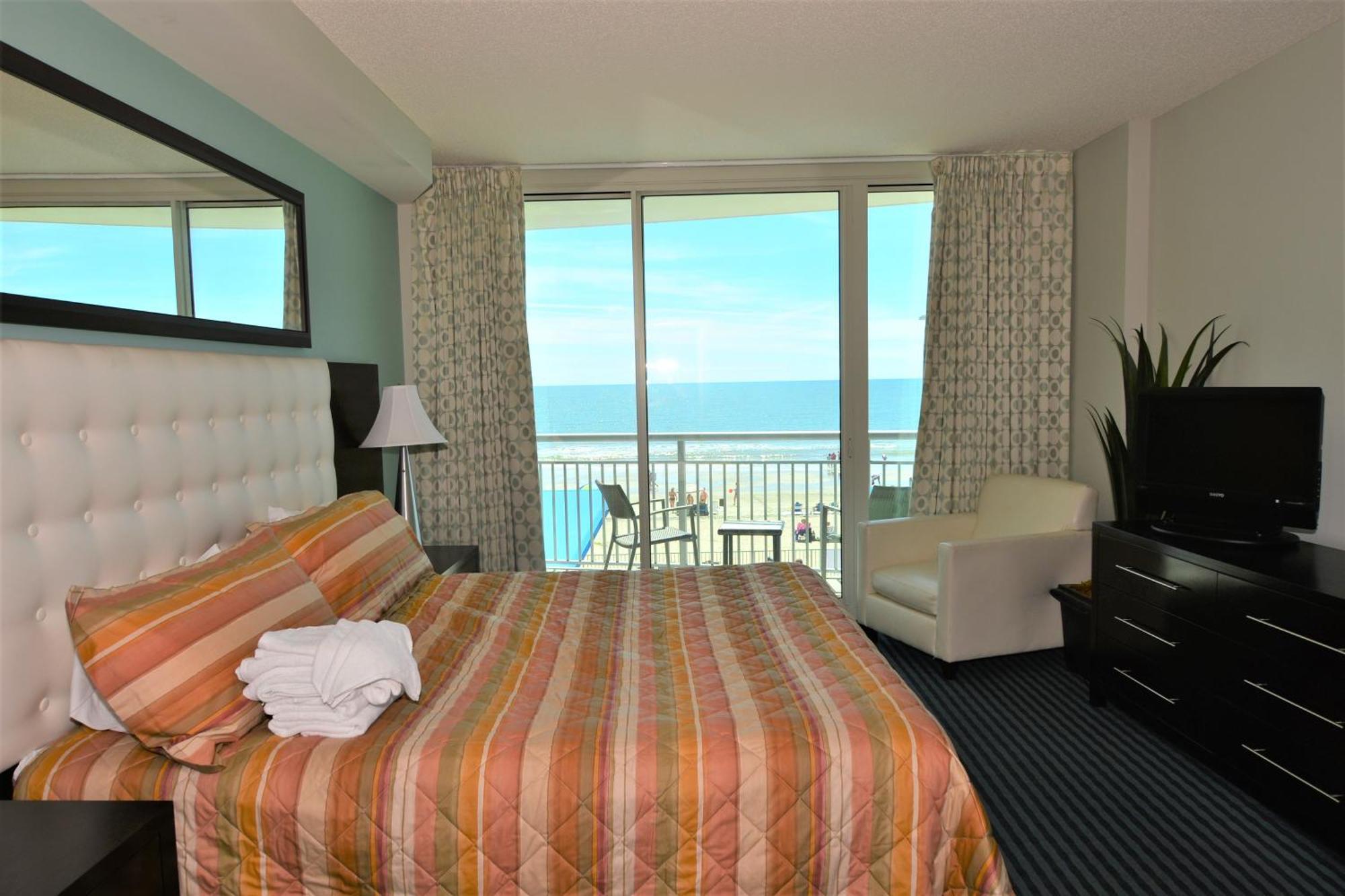 Stunning Ocean Front 2bd On The Second Floor, In Heart Of Mb Apartment