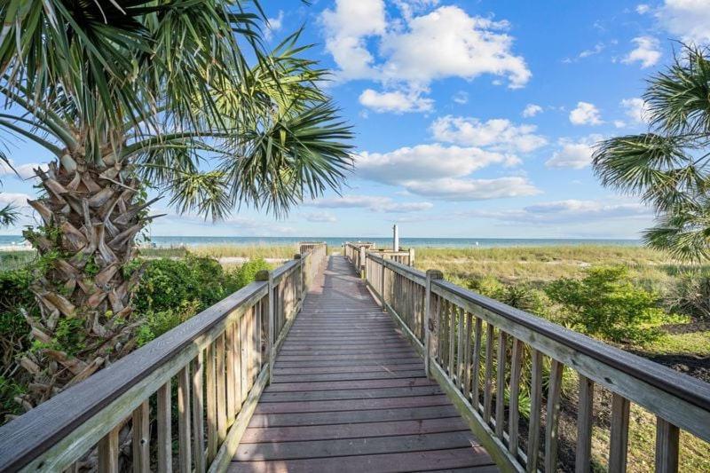 Holiday home Beautiful Ocean View 1 Bedroom With Electric Fireplace-meridian 805 *