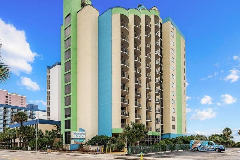Beautiful Ocean View 1 Bedroom With Electric Fireplace-meridian 805 Holiday home *