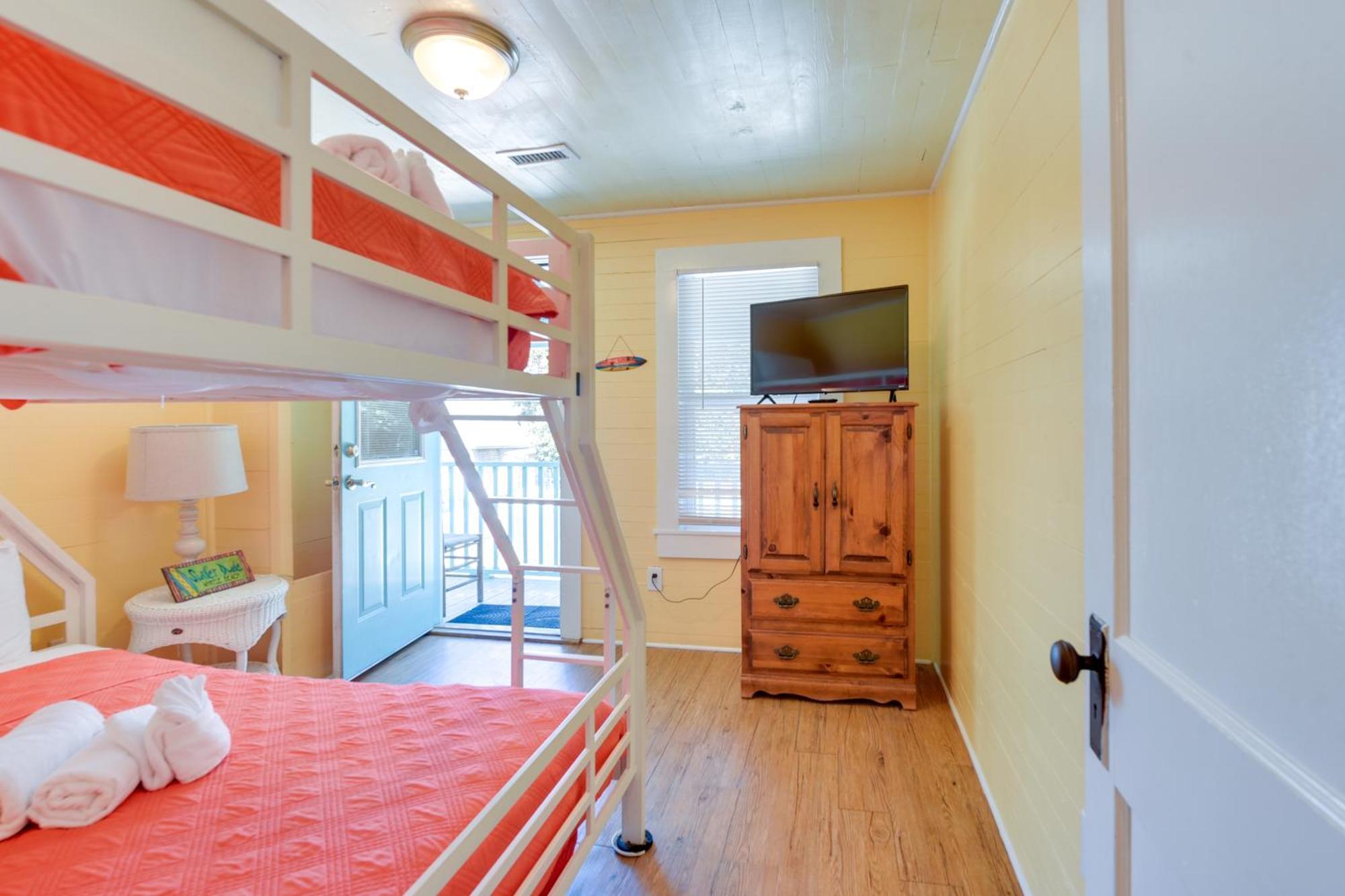 Holiday home Spacious Gem With Private Pool In North Myrtle *