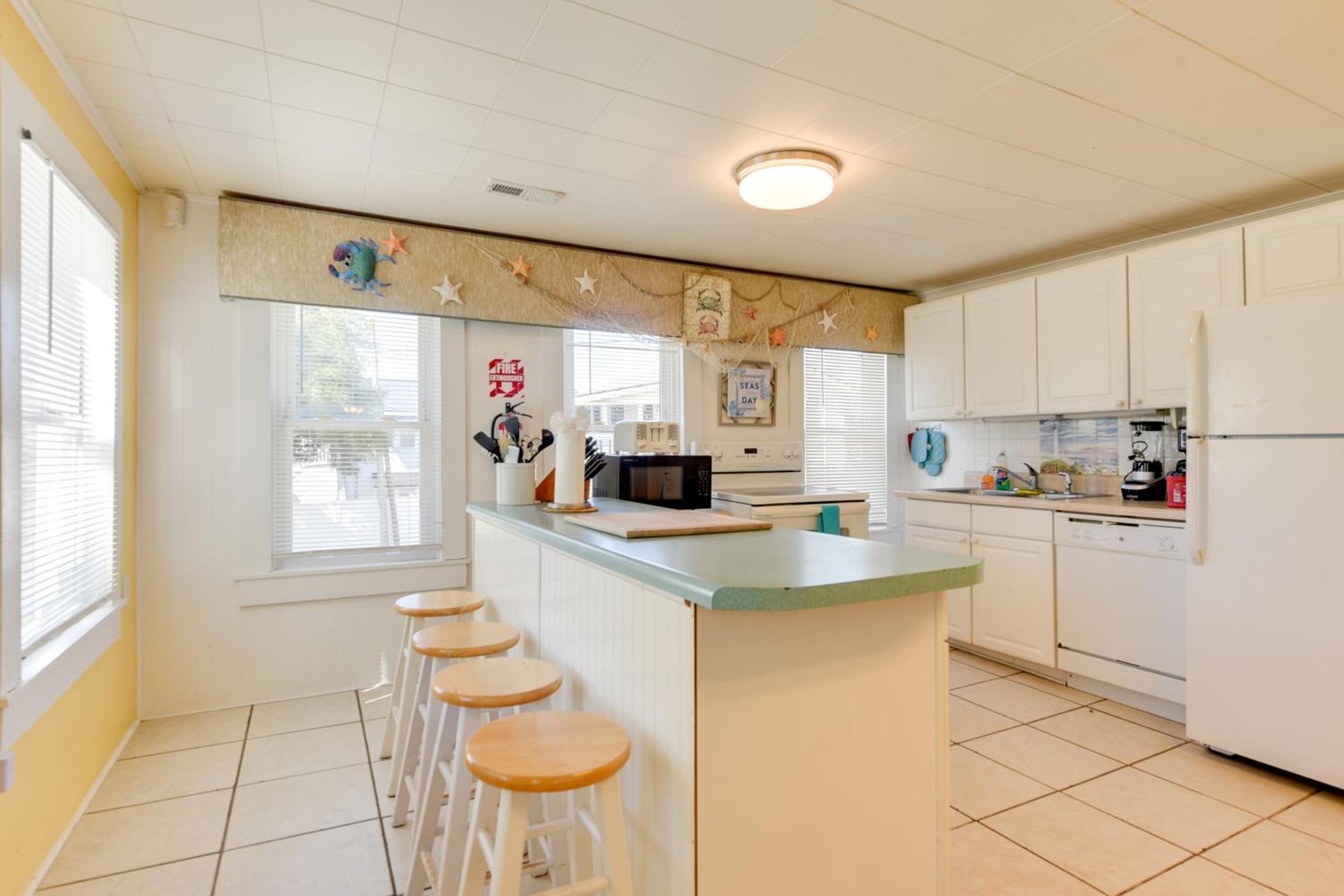 Spacious Gem With Private Pool In North Myrtle *