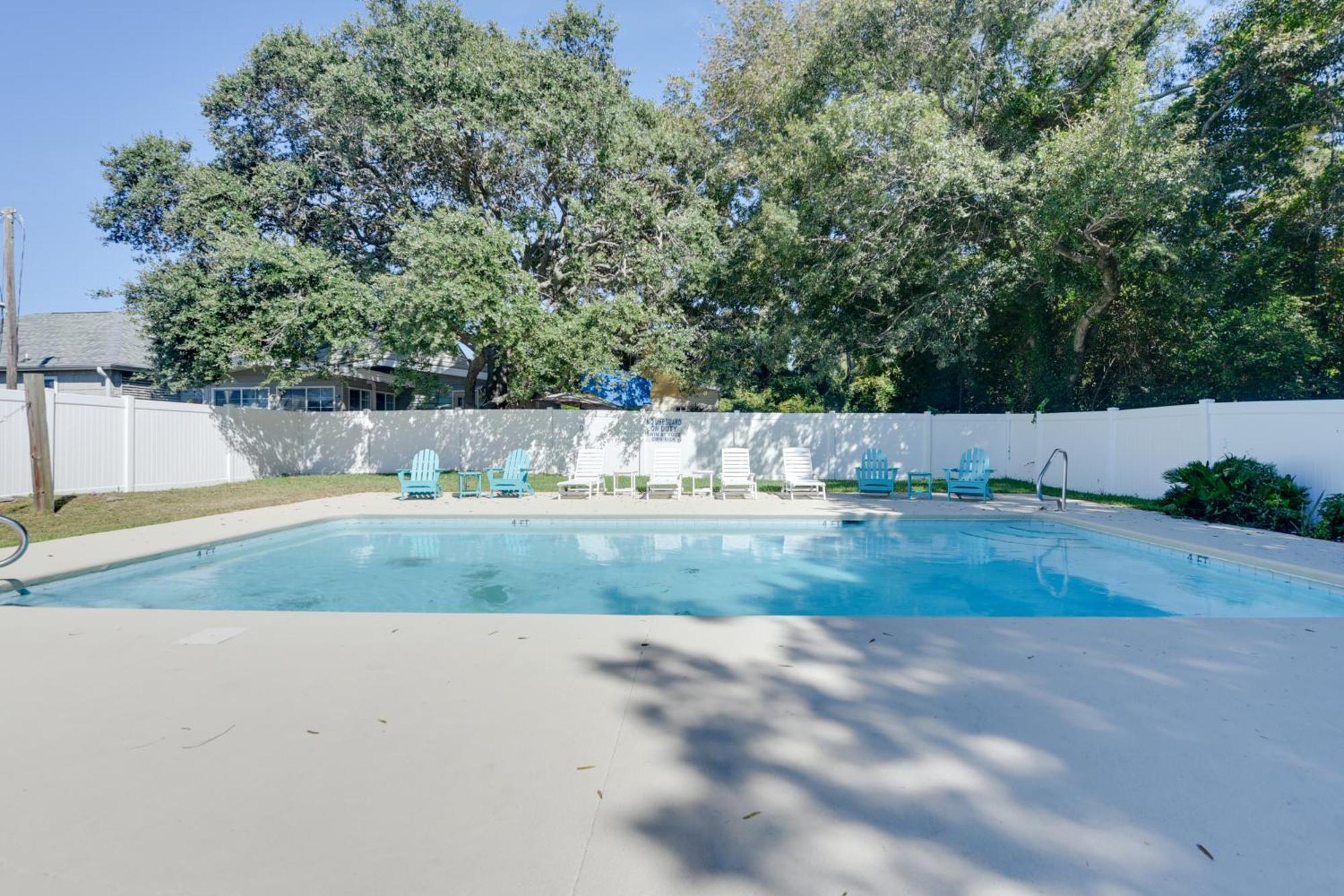 Spacious Gem With Private Pool In North Myrtle