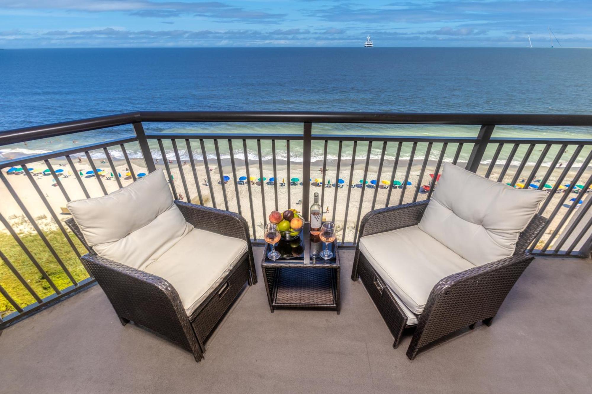 Ocean Reef - 1126 - Luxury Beachfront Unit Apartment