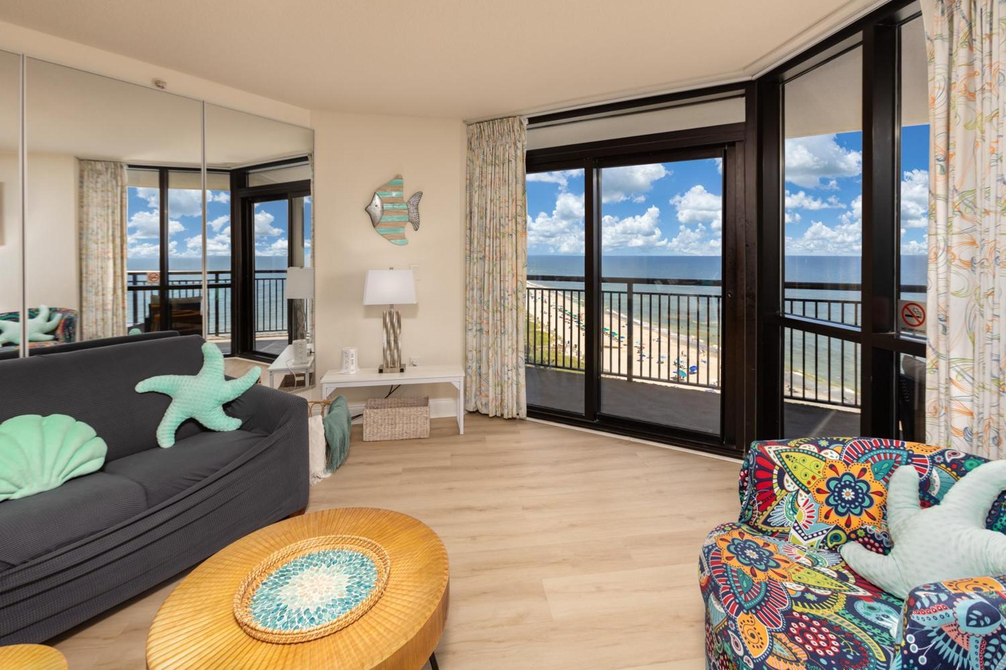 Ocean Reef - 1126 - Luxury Beachfront Unit *