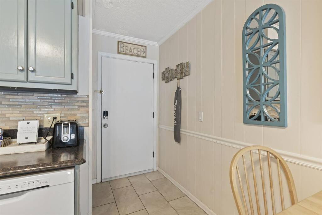 Beachside 2 Bedroom - For Good! Apartment *