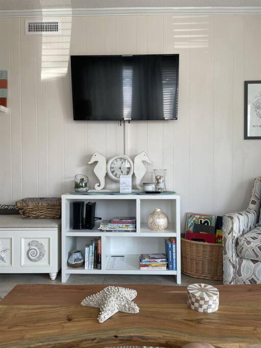 Beachside 2 Bedroom - For Good! Apartment
