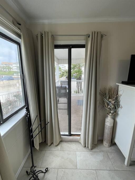 Apartment Beachside 2 Bedroom - For Good!