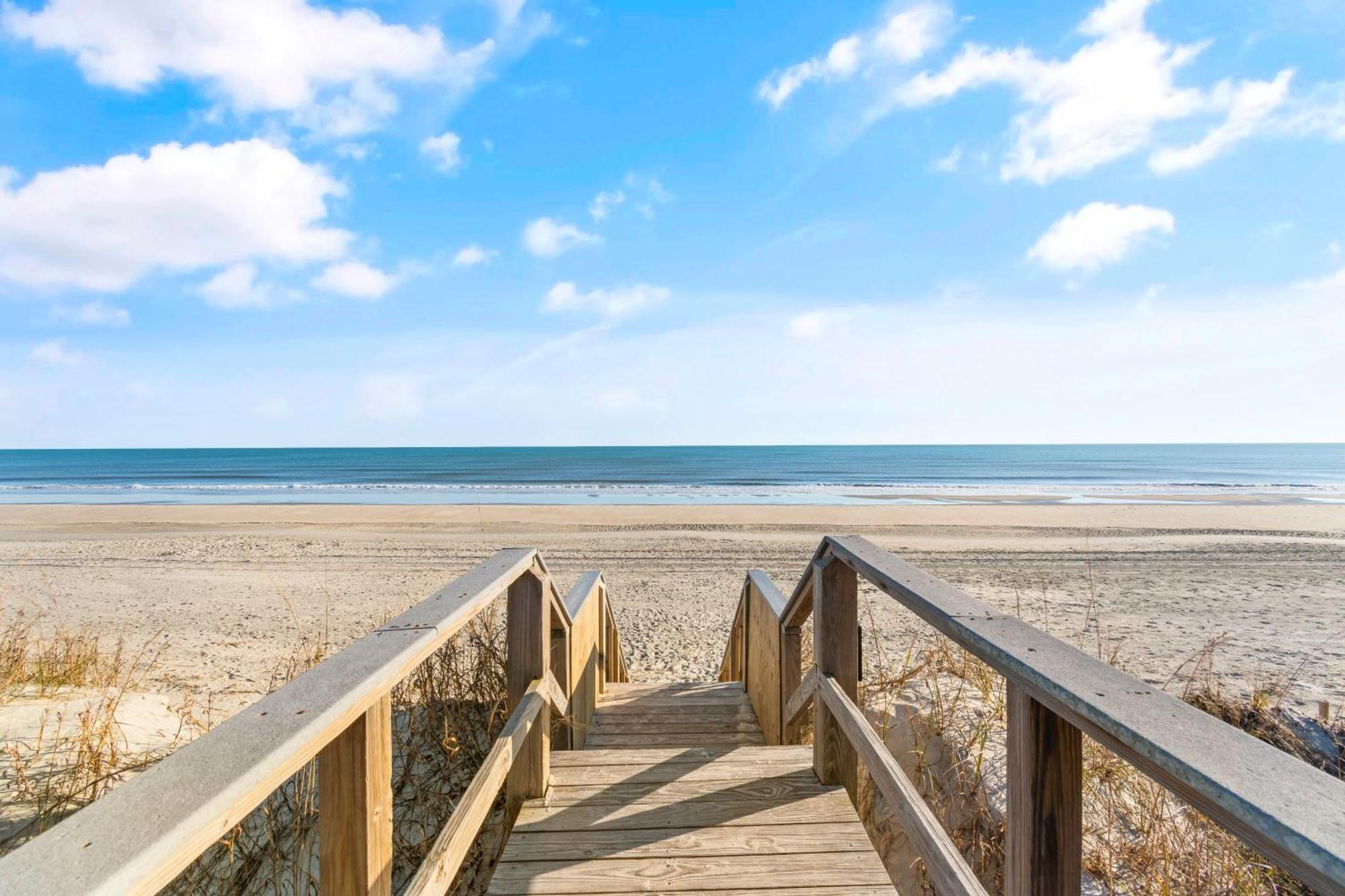 Seawalk Villa- 3 Blocks To Ocean- Pool- 5 Beds Holiday home Myrtle Beach