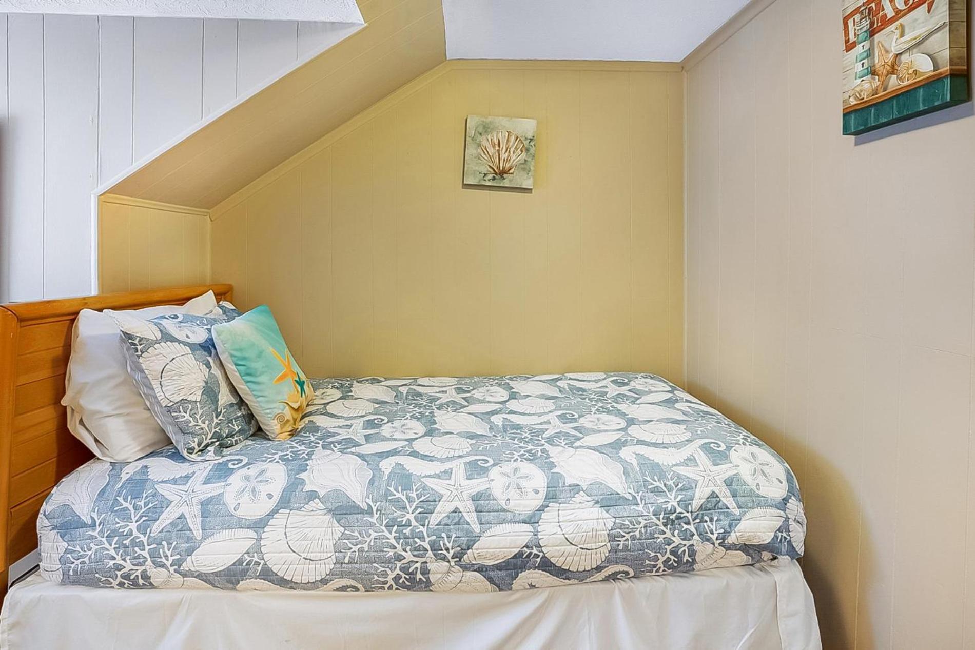 Holiday home The Margaritaville House! Sleeps 13! Ocean Views And Rooftop Deck *