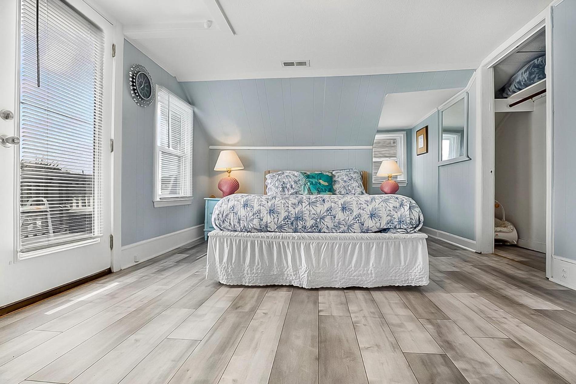The Margaritaville House! Sleeps 13! Ocean Views And Rooftop Deck * Myrtle Beach