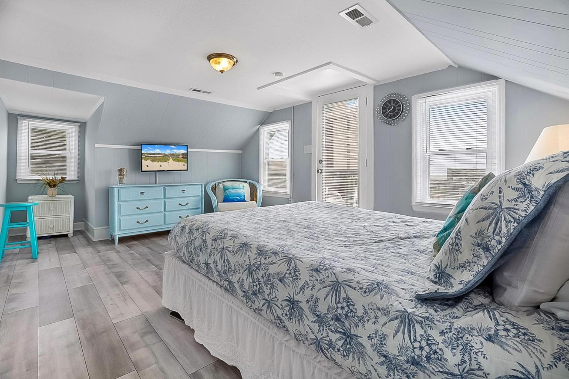 The Margaritaville House! Sleeps 13! Ocean Views And Rooftop Deck *