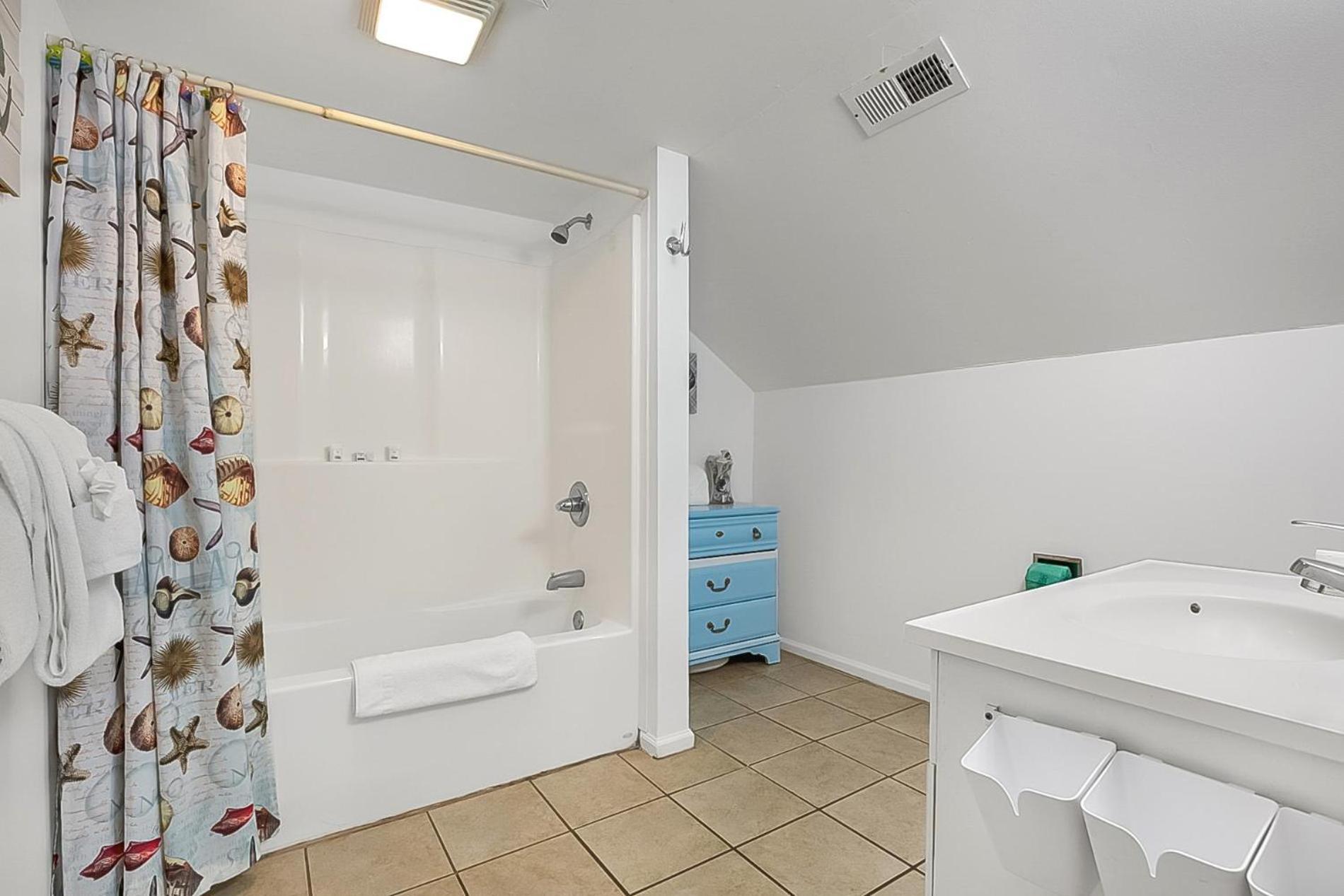 The Margaritaville House! Sleeps 13! Ocean Views And Rooftop Deck Holiday home *