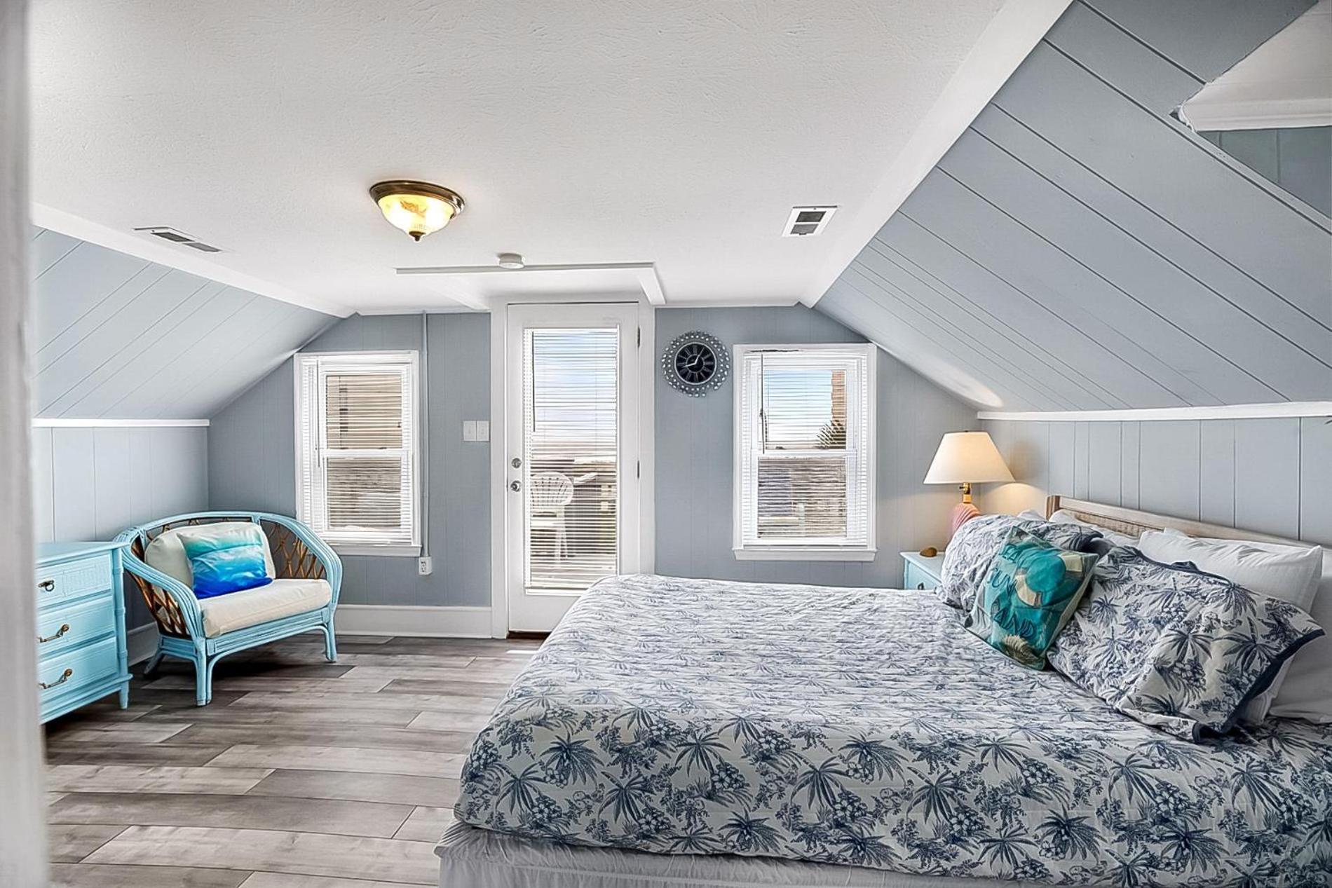 The Margaritaville House! Sleeps 13! Ocean Views And Rooftop Deck Myrtle Beach