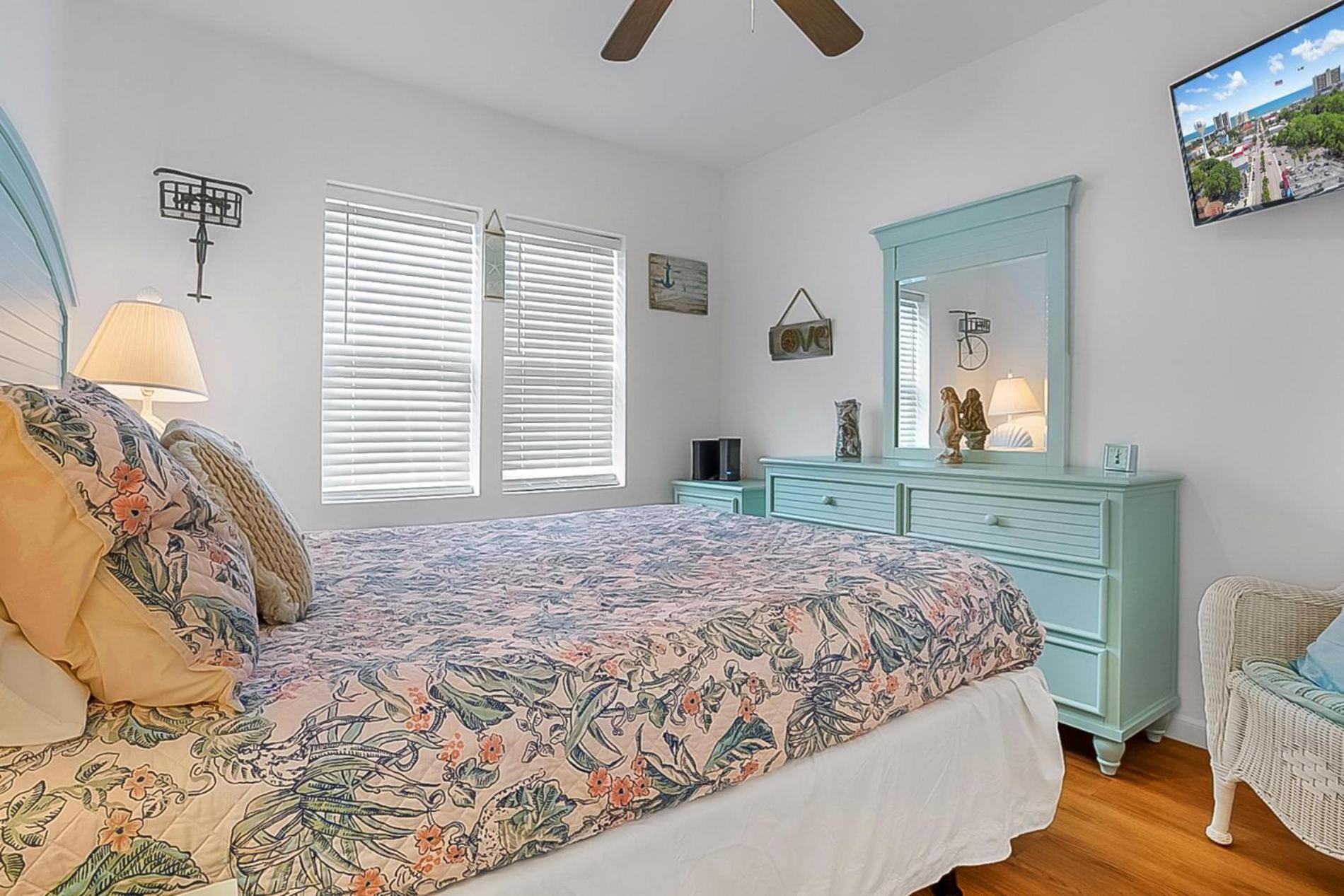 The Margaritaville House! Sleeps 13! Ocean Views And Rooftop Deck