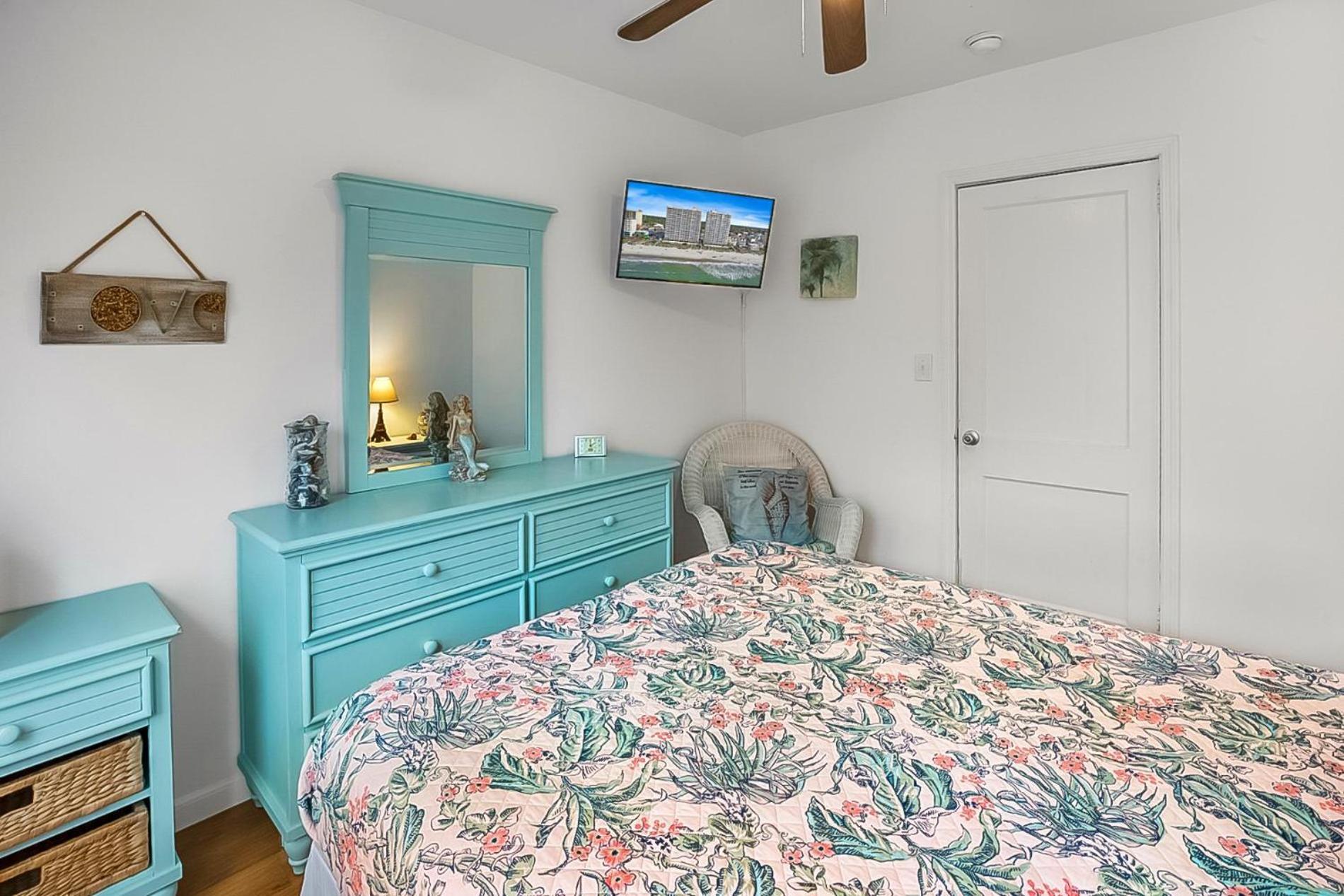 Holiday home The Margaritaville House! Sleeps 13! Ocean Views And Rooftop Deck