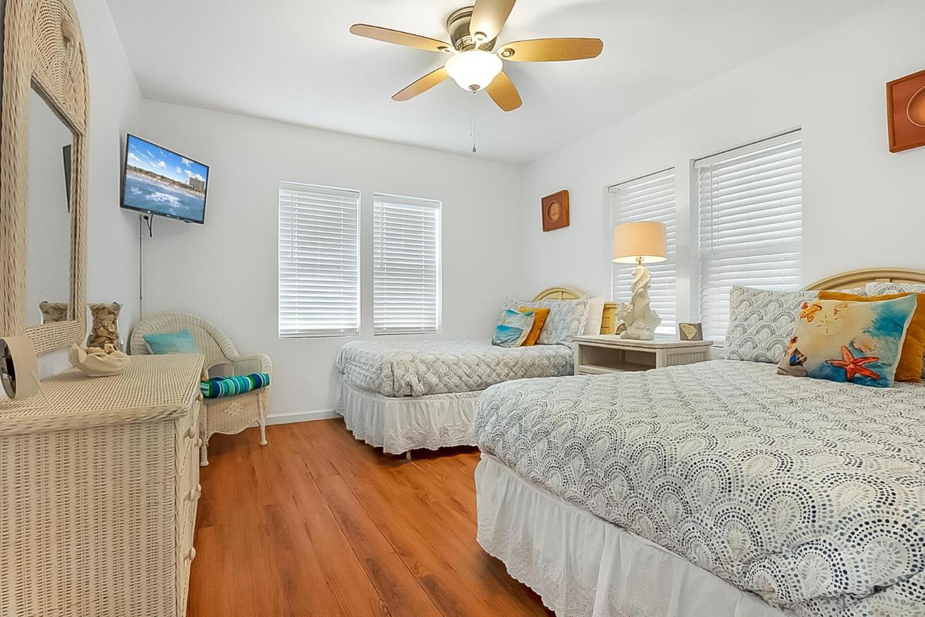 The Margaritaville House! Sleeps 13! Ocean Views And Rooftop Deck Holiday home *