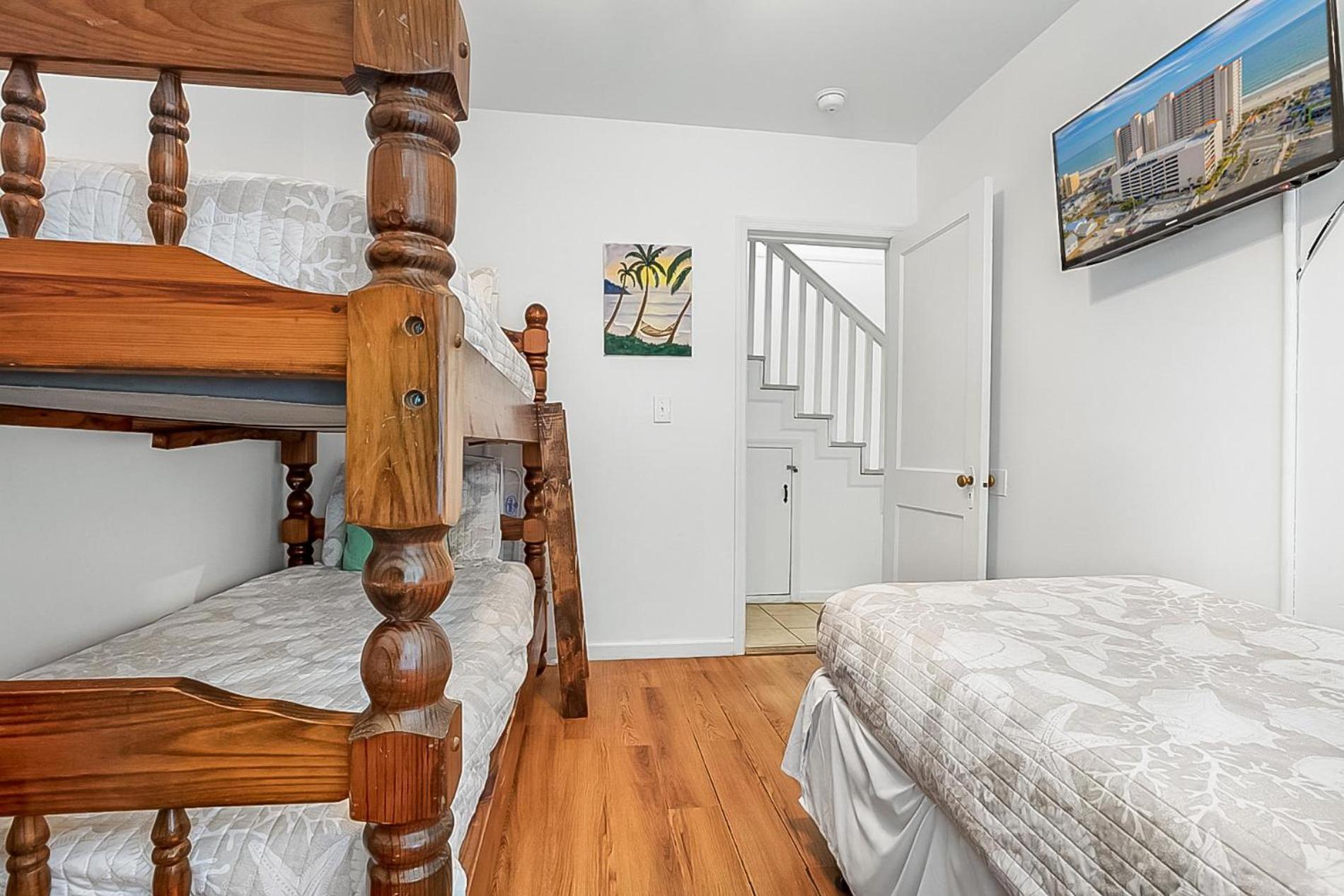 The Margaritaville House! Sleeps 13! Ocean Views And Rooftop Deck