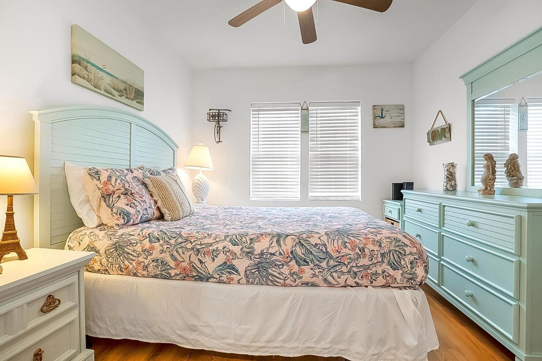 The Margaritaville House! Sleeps 13! Ocean Views And Rooftop Deck Myrtle Beach