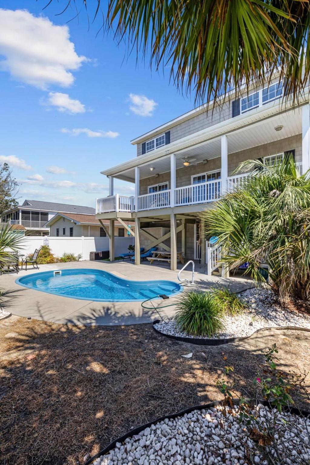 4 Bedroom W Pool- 2 Blocks To Beach- 6 Beds *