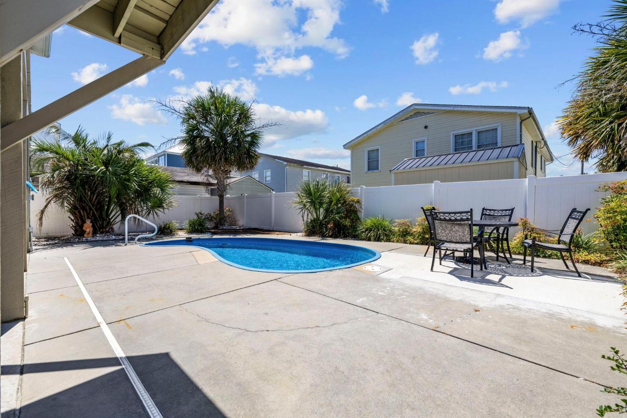 4 Bedroom W Pool- 2 Blocks To Beach- 6 Beds * Myrtle Beach