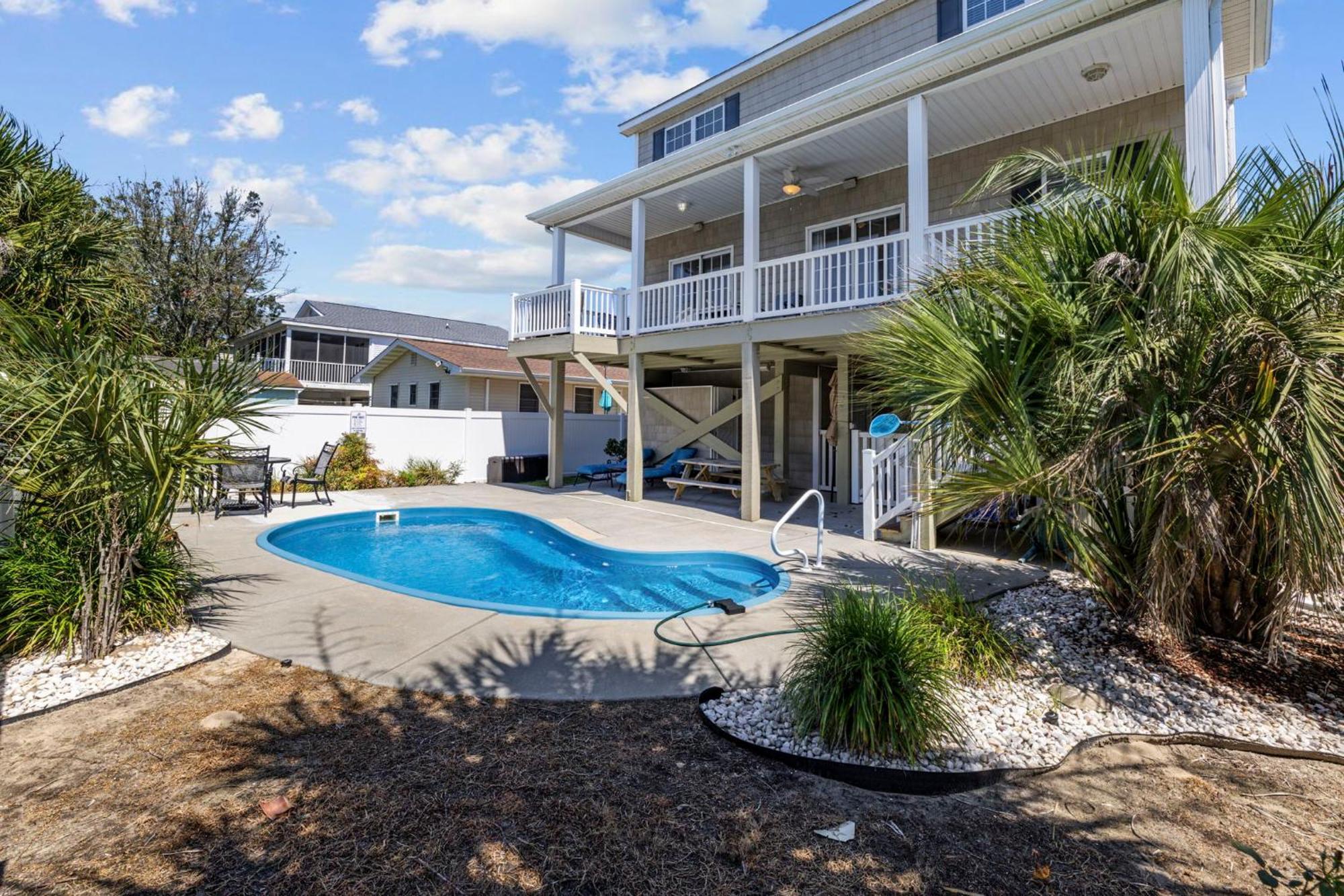 Holiday home 4 Bedroom W Pool- 2 Blocks To Beach- 6 Beds