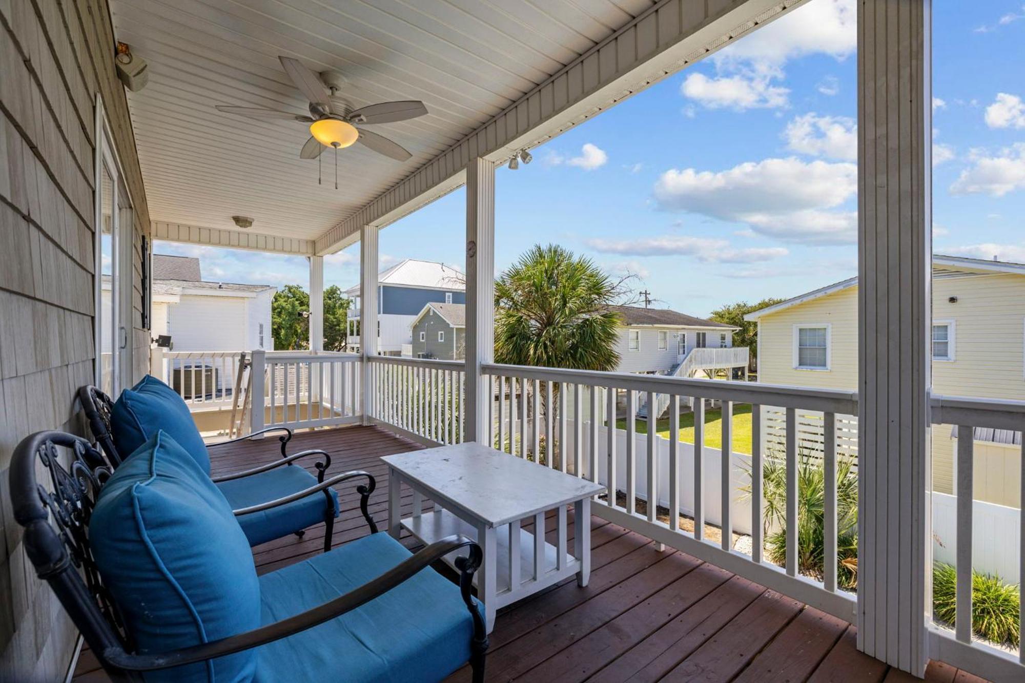 4 Bedroom W Pool- 2 Blocks To Beach- 6 Beds Holiday home *