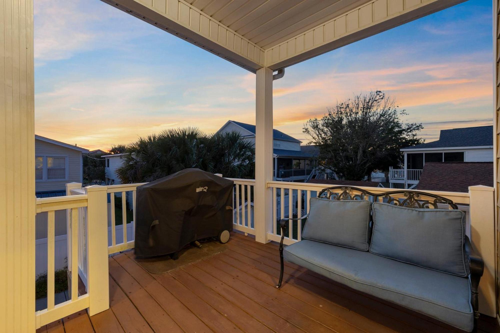 Holiday home 4 Bedroom W Pool- 2 Blocks To Beach- 6 Beds *