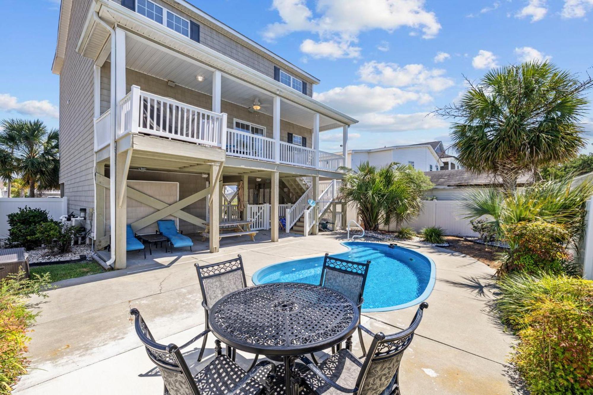 4 Bedroom W Pool- 2 Blocks To Beach- 6 Beds Holiday home *