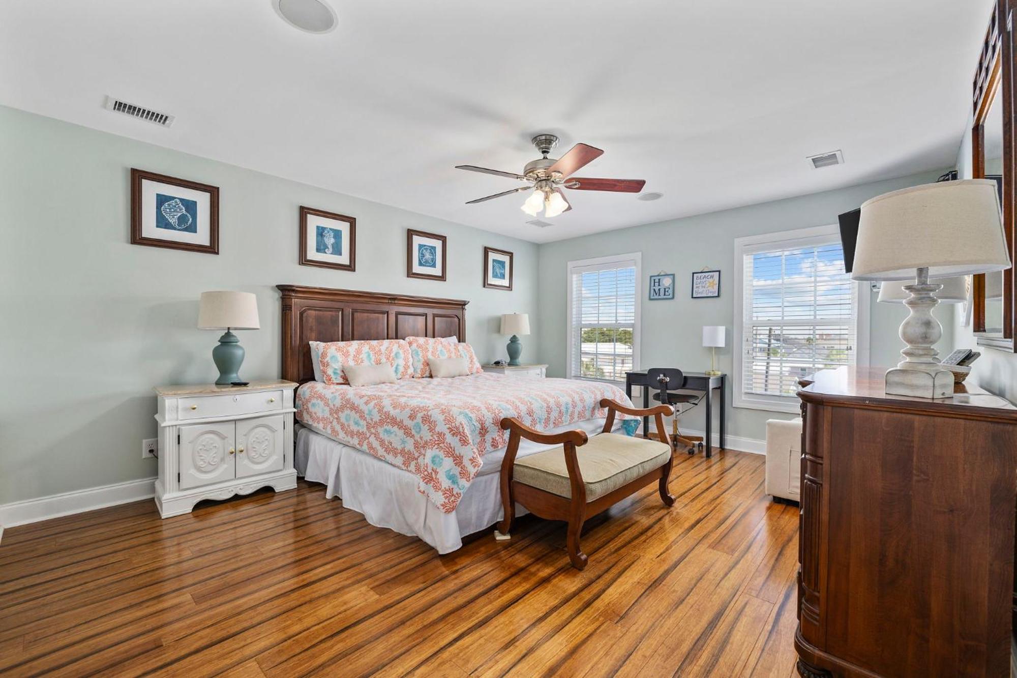4 Bedroom W Pool- 2 Blocks To Beach- 6 Beds