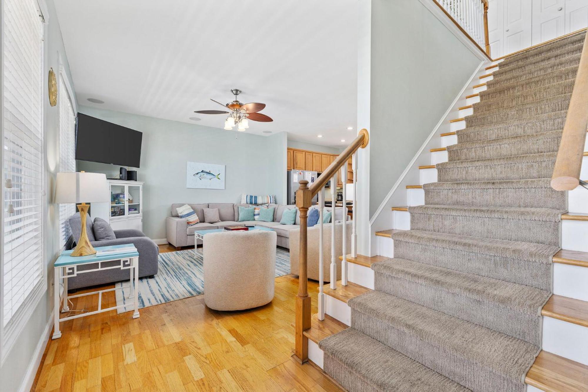 4 Bedroom W Pool- 2 Blocks To Beach- 6 Beds Holiday home Myrtle Beach