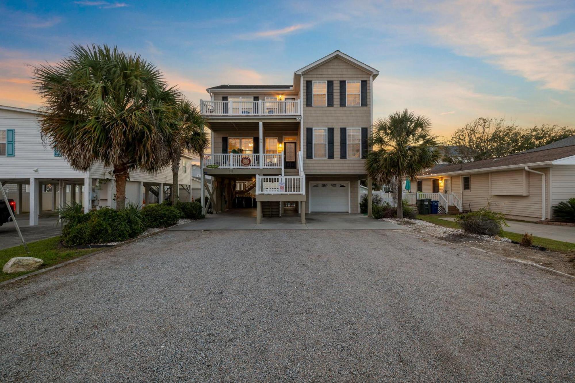Holiday home 4 Bedroom W Pool- 2 Blocks To Beach- 6 Beds Myrtle Beach