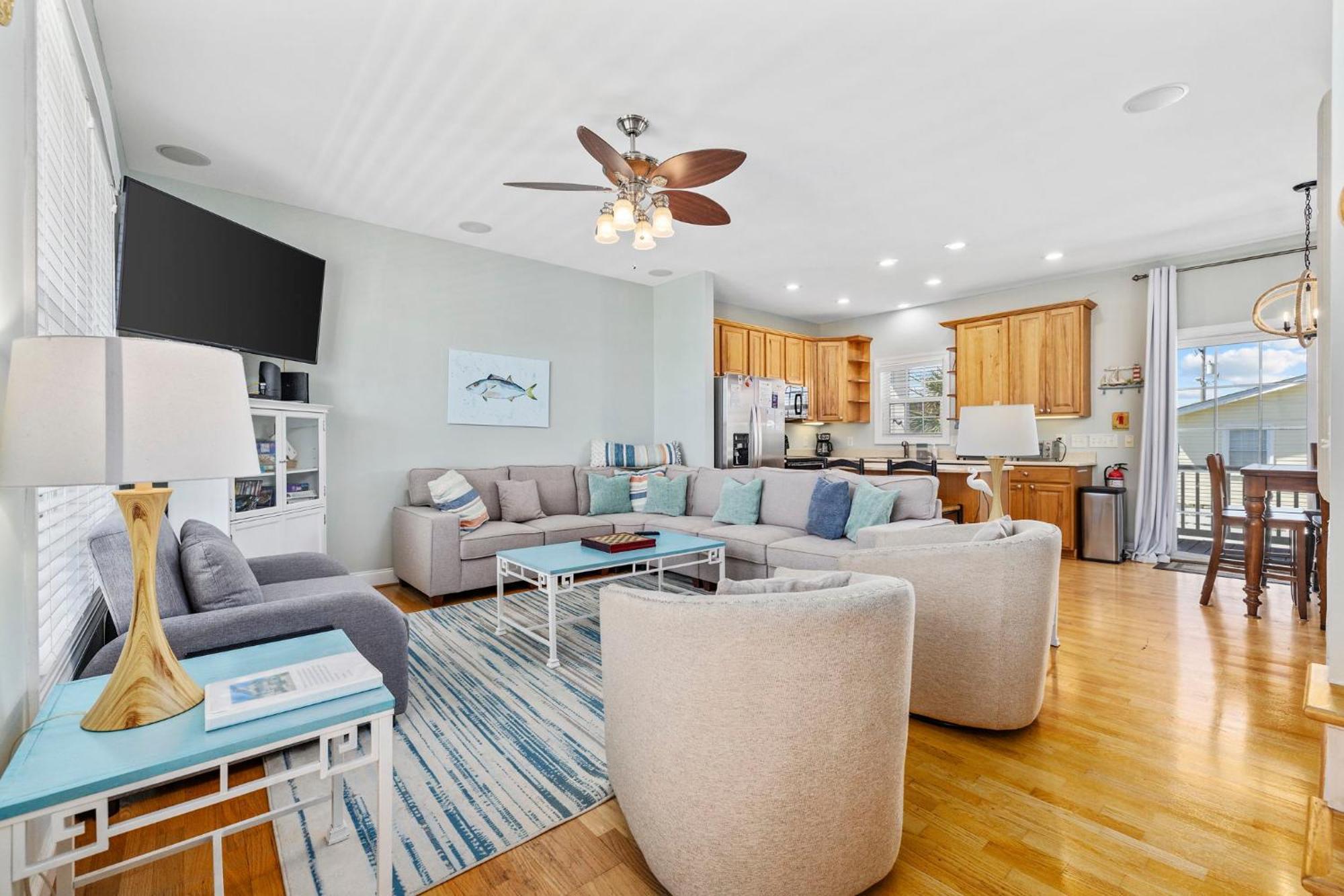 4 Bedroom W Pool- 2 Blocks To Beach- 6 Beds *