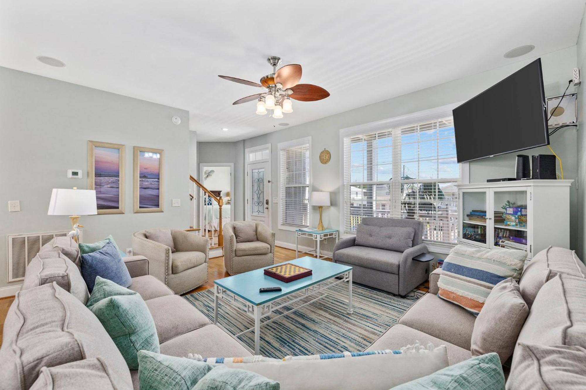 4 Bedroom W Pool- 2 Blocks To Beach- 6 Beds