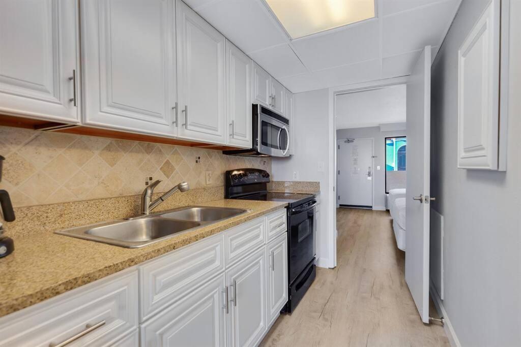 Oceanfront Oasis, Luxe 1br Haven With Full Kitchen! Cr 622 Apartment