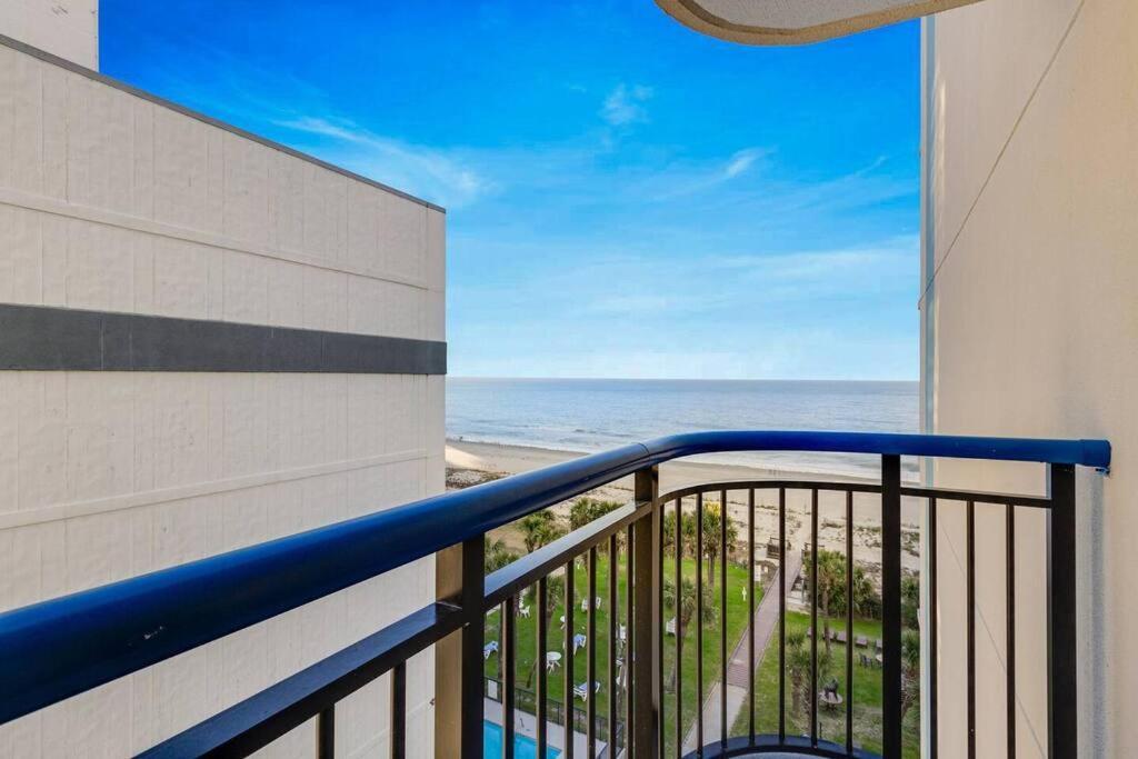 Apartment Oceanfront Paradise! Luxuriously Furnished Suite! B 630 *