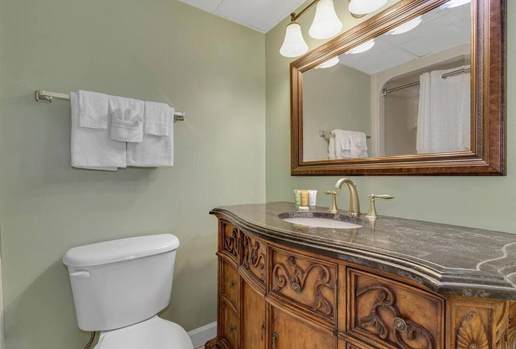 Oceanfront Paradise! Luxuriously Furnished Suite! B 630 *