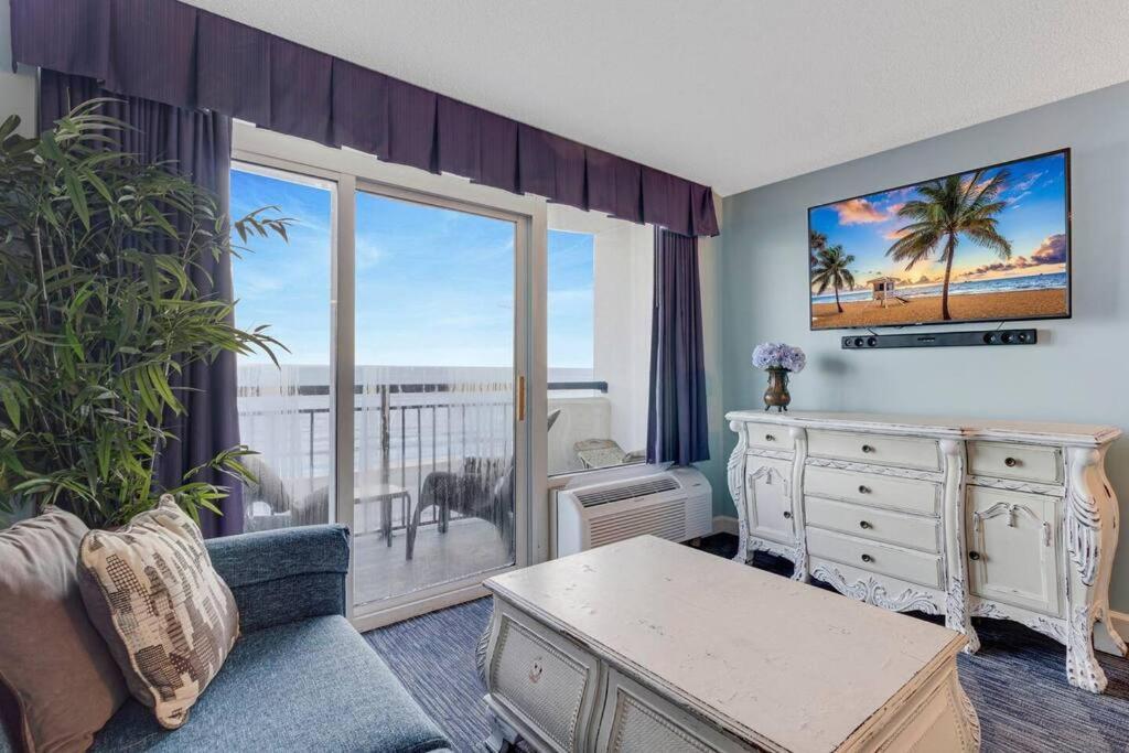 Apartment Oceanfront Paradise! Luxuriously Furnished Suite! B 630 *