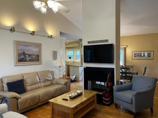 324 Lakeside Holiday home