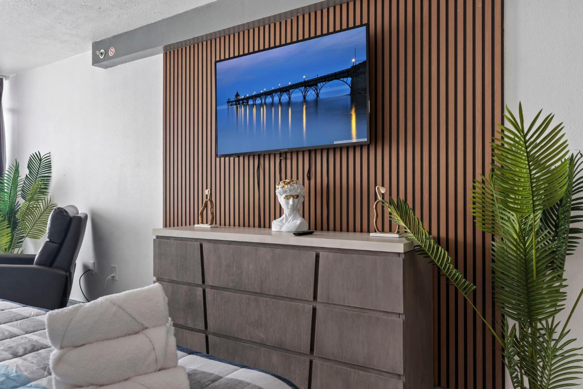Newly Renovated Oceanfront King Suite! Spectacular Views- Landmark 826 * Myrtle Beach