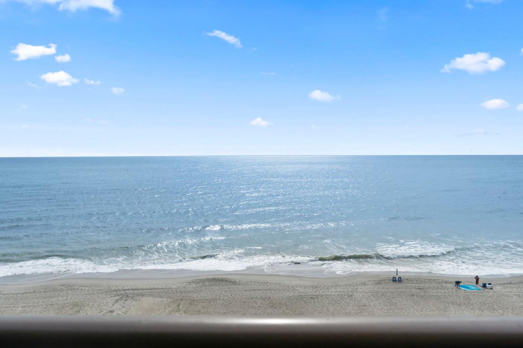 Newly Renovated Oceanfront King Suite! Spectacular Views- Landmark 826 Holiday home