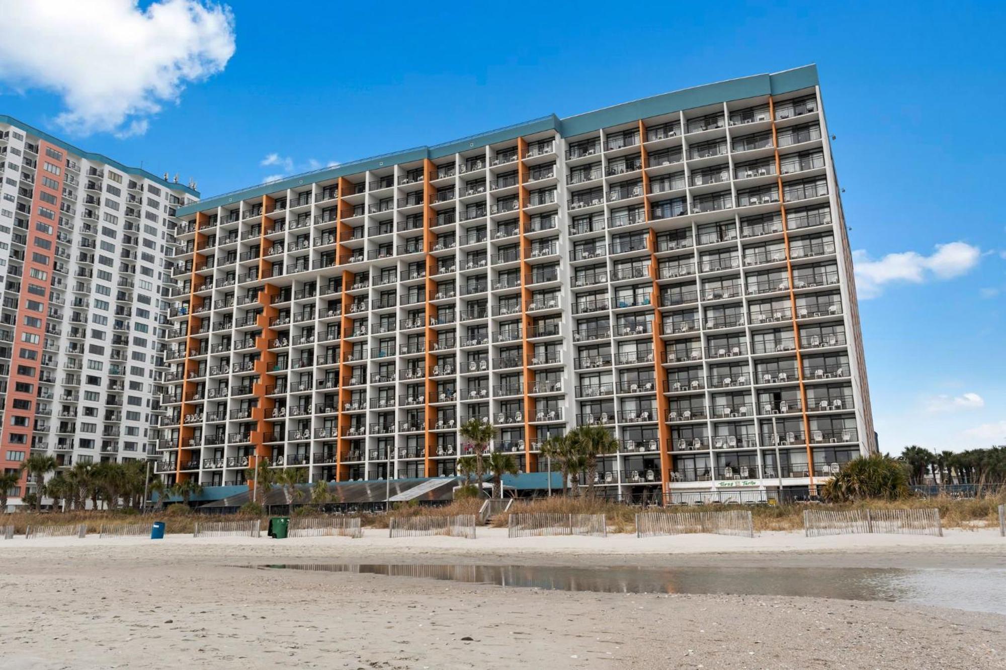 Newly Renovated Oceanfront King Suite! Spectacular Views- Landmark 826 * Myrtle Beach