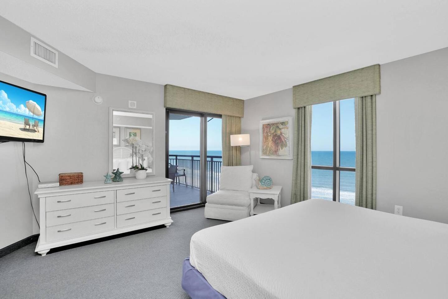 Ocean Reef Resort, Unit 1026, 4 Bedroom, 3 Bath, Direct Oceanfront Holiday home *