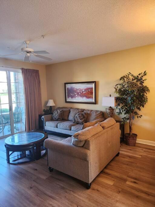 Cozy 2 Bedroom Getaway And Peaceful Patio Apartment