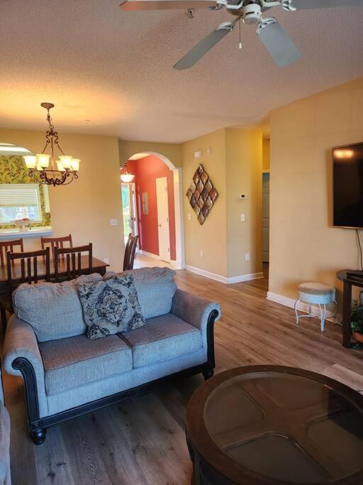Apartment Cozy 2 Bedroom Getaway And Peaceful Patio