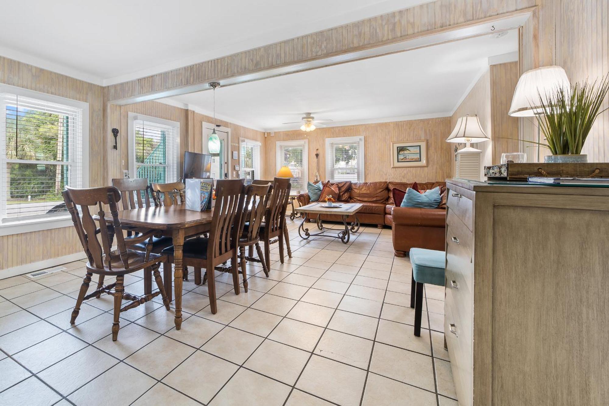 The 19th Hole -5 Bdr Slps 10 Golf Heated Pool Extended Winter Welcome!!! Holiday home *