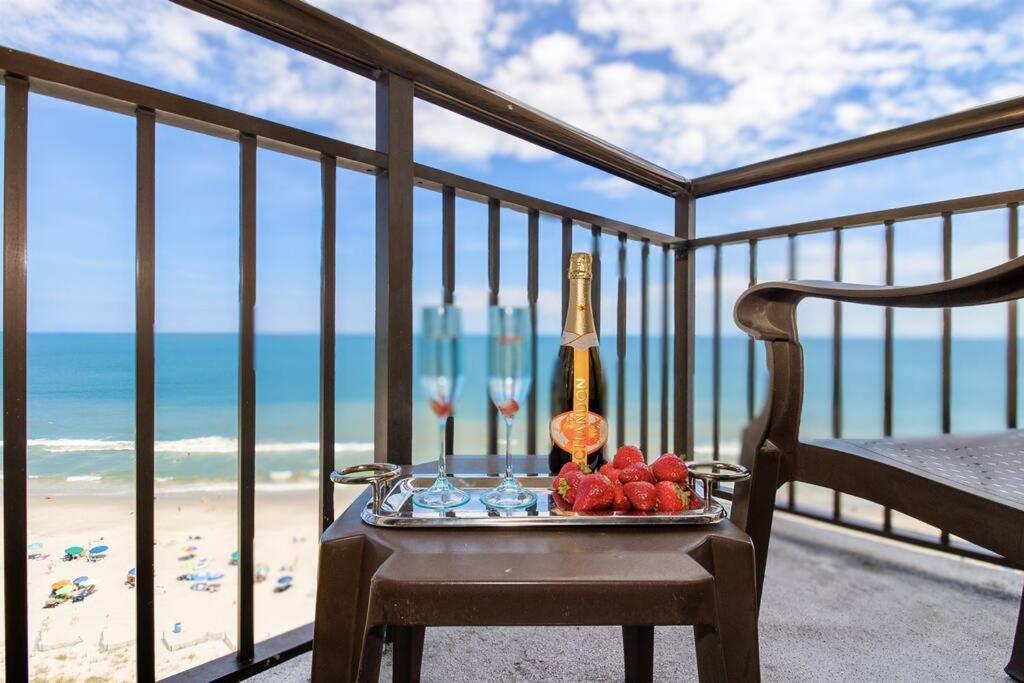 Supreme Oceanfront Studio, Dogs Ok! 1126 Myrtle Beach